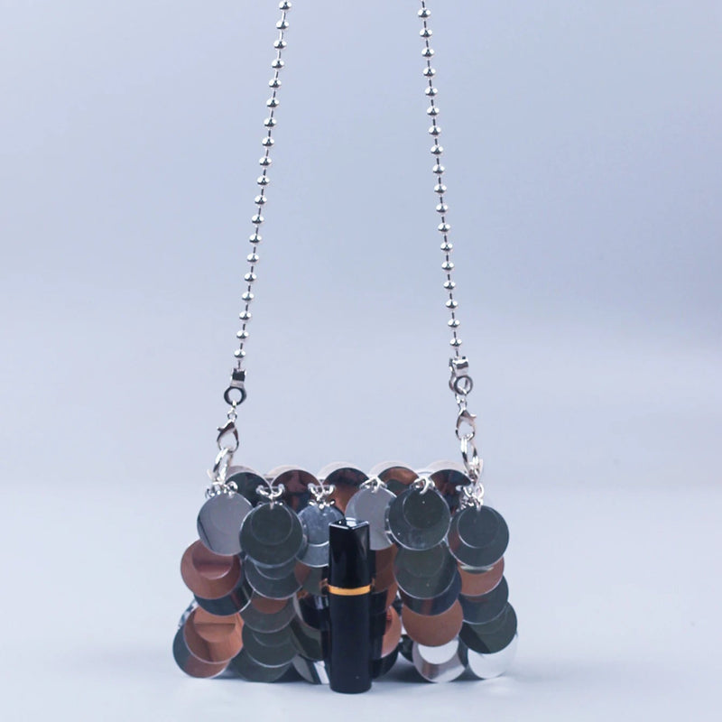 Bolsa Femenina con Cadena y Brillo – Compacta y Elegante