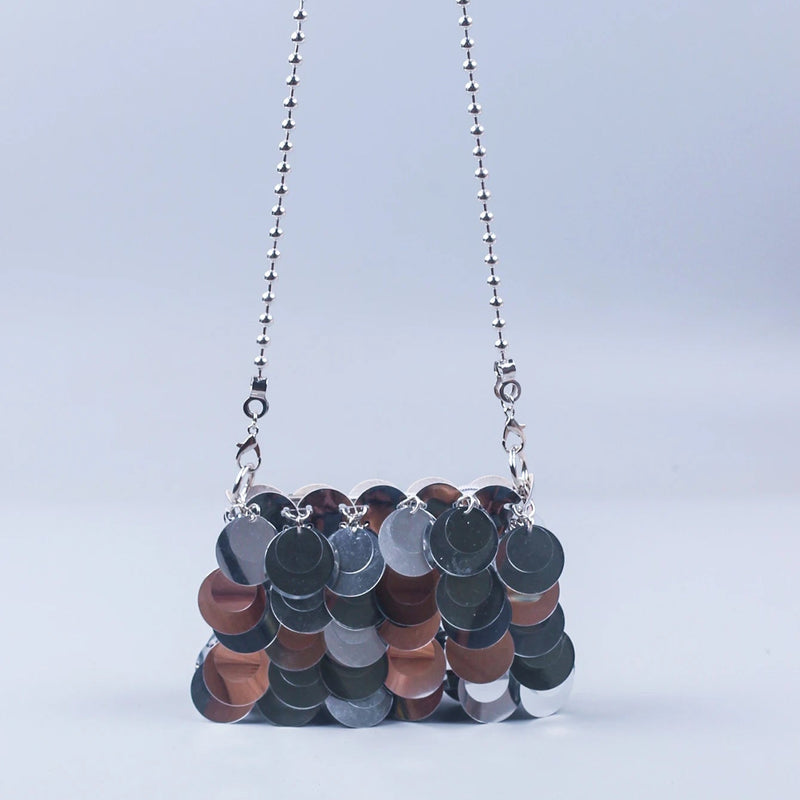 Bolsa Femenina con Cadena y Brillo – Compacta y Elegante